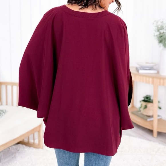 NWOT Andree by Unit Split Neck Poncho Top - Picture 5 of 5